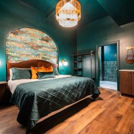 Hollyhock Suite 411
