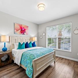 Solterra - newly remodeled luxury 3BR condo with lake and golf views, access to resort pool, hot tub, and golf courses at Lely Resort! Close to Naples beaches, 5th Avenue S, and Marco Island! Ideal for families or groups, perfect for a summer vacation!, hotel v destinaci Lely Resort