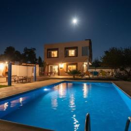 Villa Mabrouka, hotel en Raʼs al Jabal