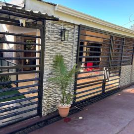 Tu casa de habitación en Sarapiquí, Costa Rica – hotel w mieście Pedregal