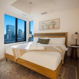 Calgary में, होटल New 2BR Den Condo Gym Skyline View UG Park