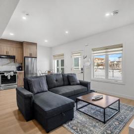 Waterfront 1BR Suite Private and Modern and Queen Bed