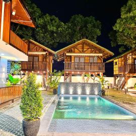 Treehouse Executive Villas - ANGELES, מלון בMalino