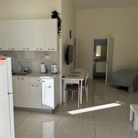 Красивая квартира в центре Нагарии, hotel u gradu Naharija