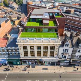 Modern aparthotel 1 minute away from Ilford station 20 minutes from Central London