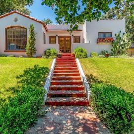 WeSTSiDE SPaNiSH BuNGaLOW -Hot Tub & Walk Downtown, hotel in Paso Robles