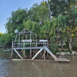 Isla Piraña, Río Parana de las Palmas, hotel a Isla Lucha