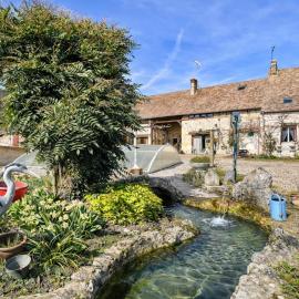 L'Auberge de la fontaine "Gîte Nyméa" "Gîte L'Avérine" et "Gîte Saulisse", viešbutis mieste Fontaine-sous-Jouy