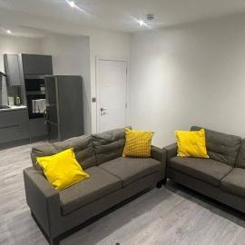 House - Sleeps 12 - Grove Park Station 8min walk