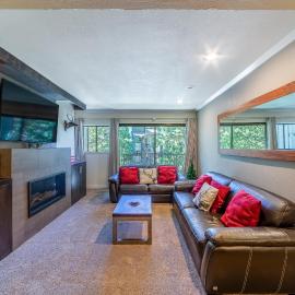 Quaint 1B/1BA Canyon Lodge Condo: Jacuzzi & More!