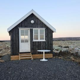 Lava Rock Cabin - BRAND NEW LISTING, hotell i Selfoss
