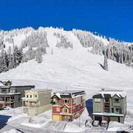 Arnica Chalet 2bd 2bath Ski In Out Silver Star, hotel u gradu 'Vernon'