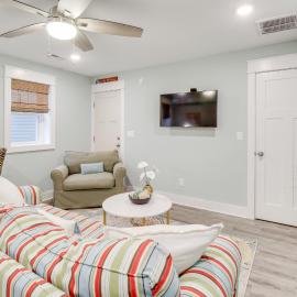 Walk to Beach: Apt w/ Private Hot Tub!, hotel sa Kill Devil Hills