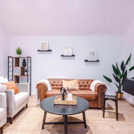 Old Town Hull Apt 1 - King or Twin - Marina Nearby