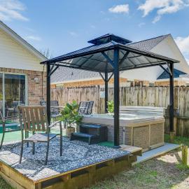 Orange Beach Home w/ Hot Tub < 2 Mi to The Wharf, hotell i Orange Beach