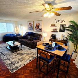 Cozy Luxury - King Bed, Coffee Bar, Sleeps 5