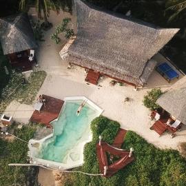 Simeulue Surflodges, hotel Lasikin városában