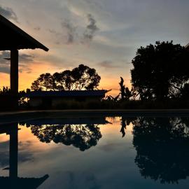 Finca privada exclusiva con piscina y jacuzzi Ideal para grupos y celebraciones en Montenegro, hotelli kohteessa Montenegro