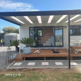 Gorgeous private tiny home, hotel in  Waipukurau