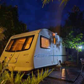 TheBoxCaravan, hôtel à Ban Pak Ram