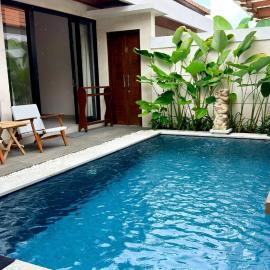 Emstaliese & Palmarosa Villas Seminyak