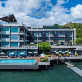Two Seasons Coron Bayside Hotel, отель в Короне