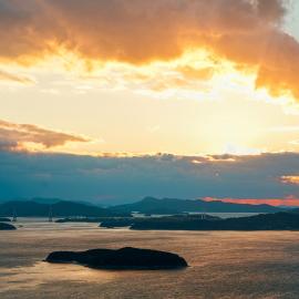 The Nature Uno 2026年リノベーション 直島好アクセス 古民家一棟貸切 最大4名2ldk平家 クイーンベッド2台، فندق في Tamano