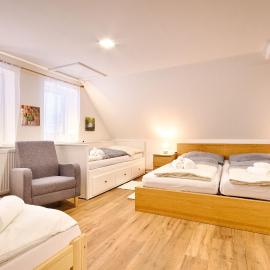 Ubytování NA KOVÁRNĚ JILEMNICE - HRABAČOV 786, hotel u gradu 'Hrabačov'