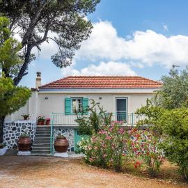 Anemoperasma - Peaceful Stay in an Olive Grove, Hotel in Stafylos
