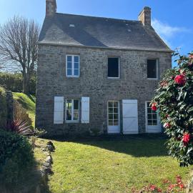 Family house with character, Large garden, hotel in Auderville