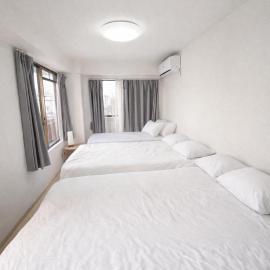 2A Noahs Ark Ueshio 10min Walk to Nipponbashi, hotel in Osaka
