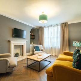Dashwood Apartment - Two-Bed Apartment with Hot Tub, готель у місті Бат