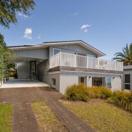 Patton's Place - Pauanui Holiday Home