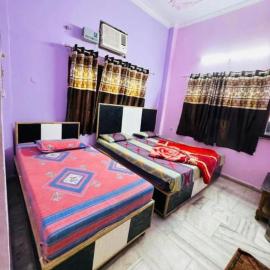 Ganga Hotels A Budget Stay At Harki Pauri Road, hotel in Haridwār