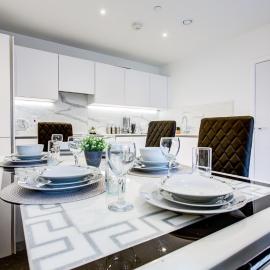 2BR Flat - Walk to Elizabeth Line - Free Parking