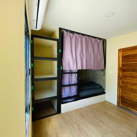 The 10 Club Hostel & Tiny Villas