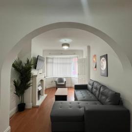 3BR Home, Parking, Families, Contractors, Wi-Fi