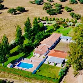 Dehesa La Parrilla - VUT- Eventos、Pepinoのホテル