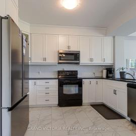 Spacious 3BR Sleeps 10 Free Parking & Wi-Fi, hotel u gradu 'Hamilton'