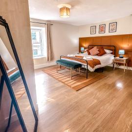 Bourne Cottage, Stylish 3 Bed Retreat for Families & Groups, Sleeps 7, hotel in Castleton