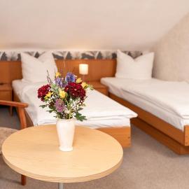 Hotel Waldhaus Waltershausen، فندق في فالترزهاوزن