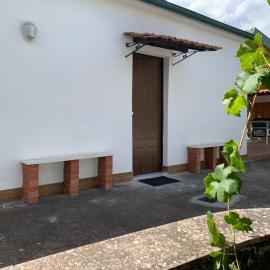 Casa dei Gigli relax and vacation among flowers and fruits, hotel em Mascalucia