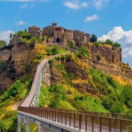 Luce su Civita, hotel Lubrianóban