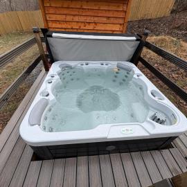 Quiet Cottage In The Woods, with Hot Tub!, hotel em Glenmoore