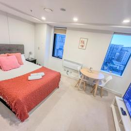 1-Min Walk to Sky Tower W FREE Pool, Sauna & Gym V092