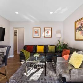 3BR Home 2 Baths Bonus Room, Minutes to NYC, Hotel in Hackensack