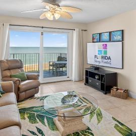 Direct oceanfront 2/2 condo with a private balcony, heated beachfront pool, and garage, hotel a Ormond Beach