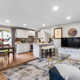 4BR Home Minutes to NYC Time Square, hotel in Teaneck