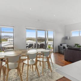 Castaway Beach House - Countryside Views by the Sea