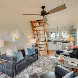 Dock & Serene Views, Lakefront Home in Chappells, hotel a Chappells